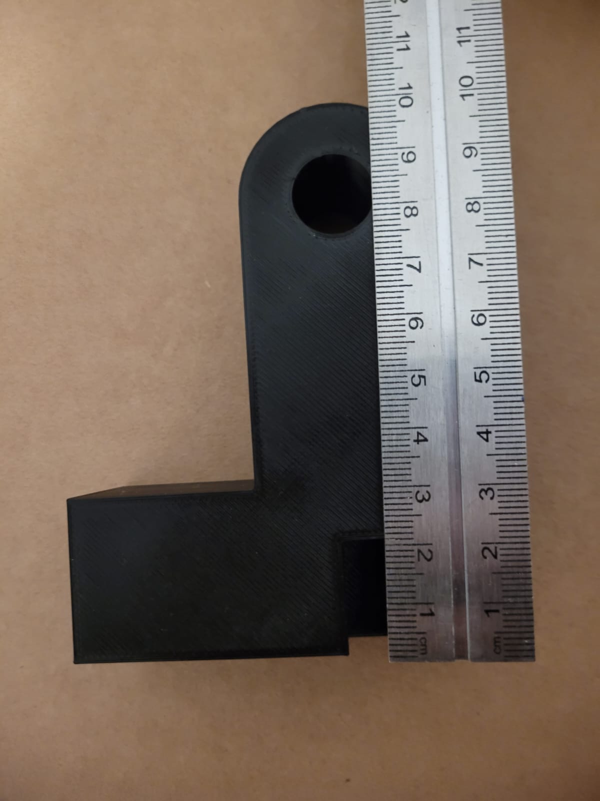 Figure 2 - Part brought by the client comparing measurements with a steel scale (detail a)